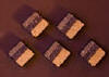 Triplos of Tricoleur. Delicieus. Oranje chocolade 31%, melkchocolade 36%, pure chocolade 66%, nescaf, hazelnoot pasta.